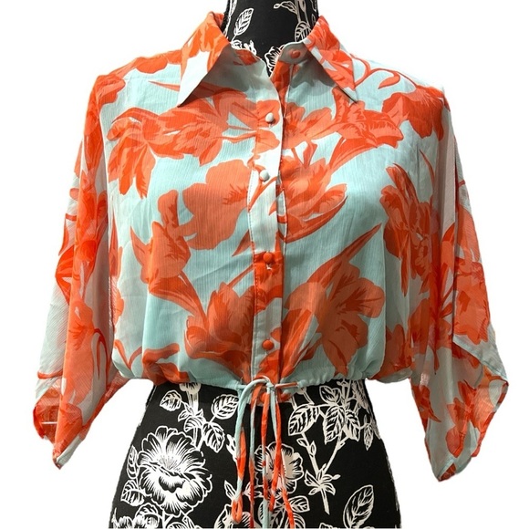 OLIVACEOUS Floral cropped blouse - Picture 1 of 11